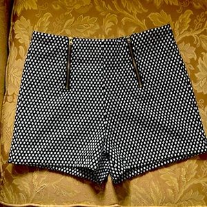 2B Bebe black and white short